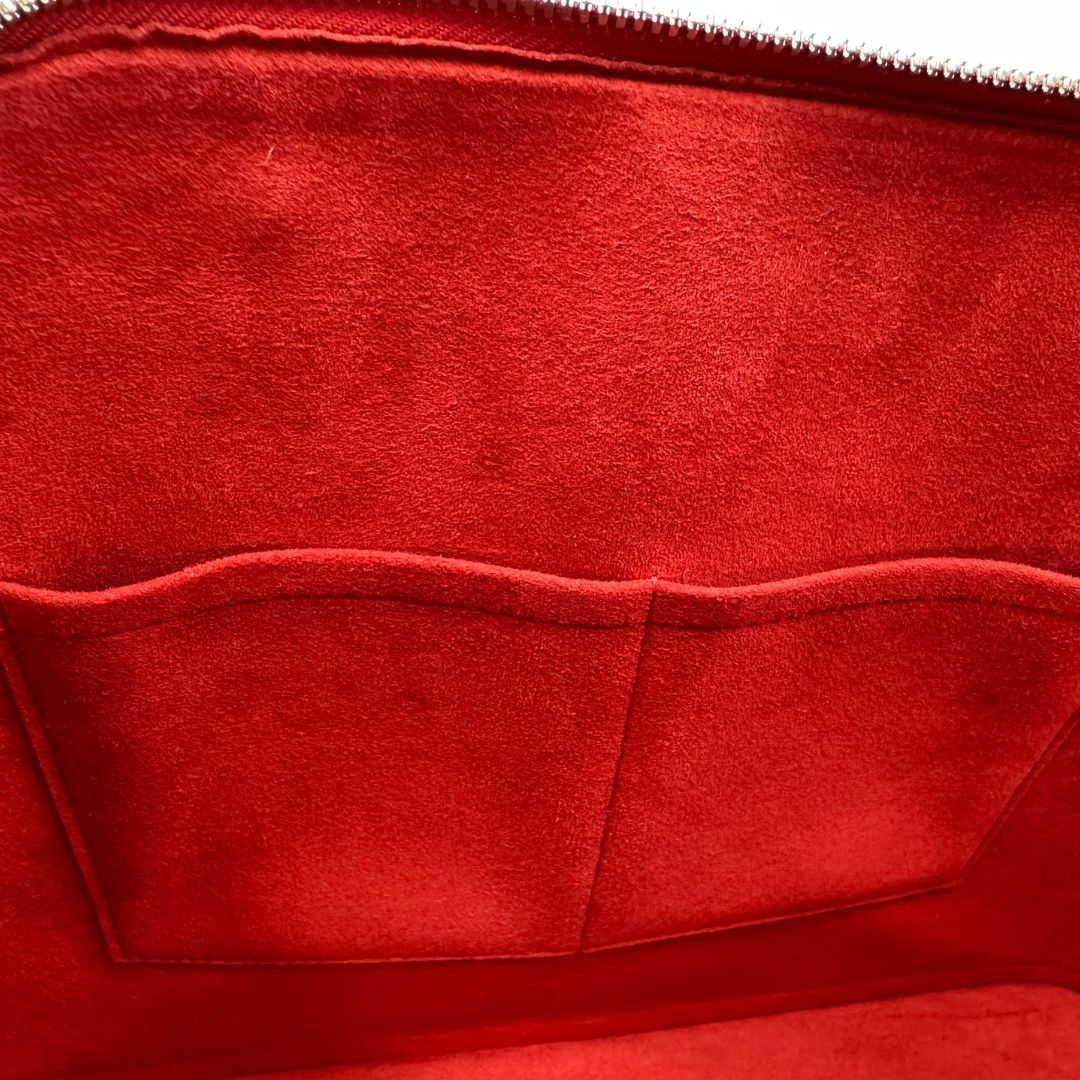 interno  Borsa Alma GM Louis Vuitton in pelle Epi rossa con parti metalliche argentate, munita di due manici stondati. Completa di lucchetto e chiavi, di lusso, usata, originale