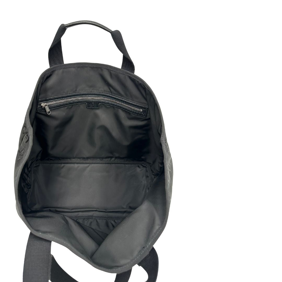 interno Borsa Gucci in nylon GG nero con finiture in pelle tono su tono e parti metalliche argentate; munita di doppi manici in tessuto, indossabile a spalla, di lusso, originale, ottime condizioni8, usata 