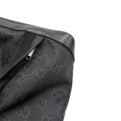 Borsa Gucci in nylon GG nero con finiture in pelle tono su tono e parti metalliche argentate; munita di doppi manici in tessuto, indossabile a spalla, di lusso, originale, ottime condizioni8, usata 