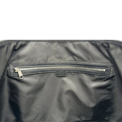 interno Borsa Gucci in nylon GG nero con finiture in pelle tono su tono e parti metalliche argentate; munita di doppi manici in tessuto, indossabile a spalla, di lusso, originale, ottime condizioni8, usata 