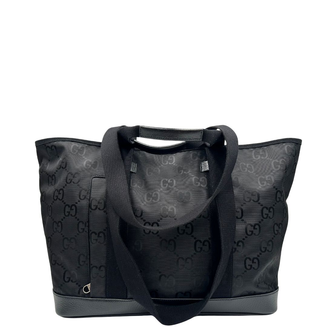 retro Borsa Gucci in nylon GG nero con finiture in pelle tono su tono e parti metalliche argentate; munita di doppi manici in tessuto, indossabile a spalla, di lusso, originale, ottime condizioni8, usata 