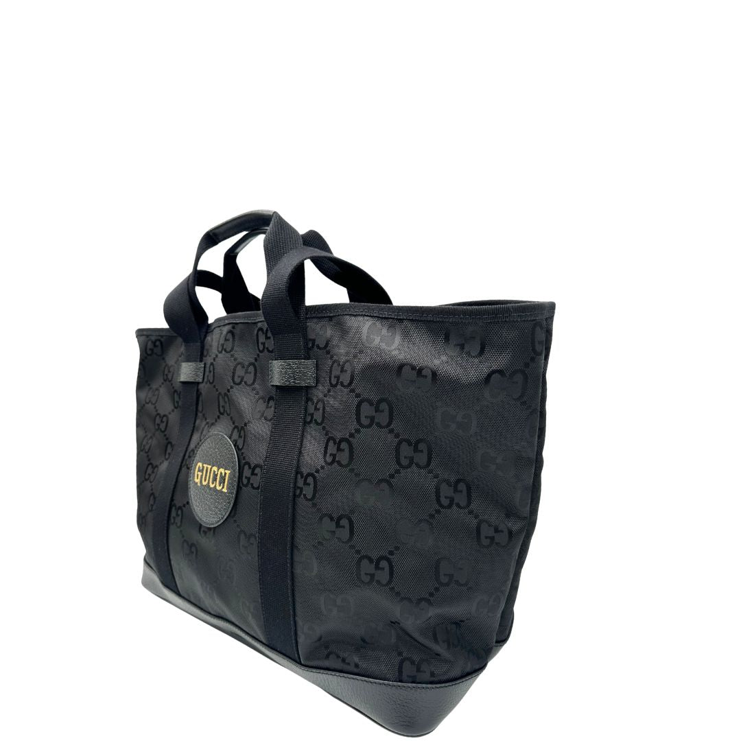 lato Borsa Gucci in nylon GG nero con finiture in pelle tono su tono e parti metalliche argentate; munita di doppi manici in tessuto, indossabile a spalla, di lusso, originale, ottime condizioni8, usata 