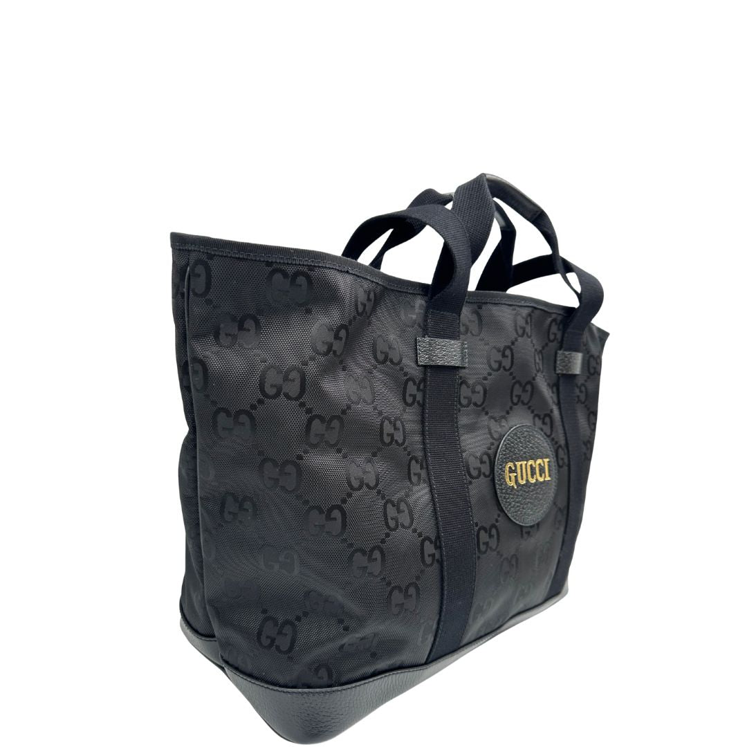 lato Borsa Gucci in nylon GG nero con finiture in pelle tono su tono e parti metalliche argentate; munita di doppi manici in tessuto, indossabile a spalla, di lusso, originale, ottime condizioni8, usata 