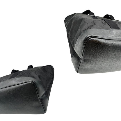 angoli Borsa Gucci in nylon GG nero con finiture in pelle tono su tono e parti metalliche argentate; munita di doppi manici in tessuto, indossabile a spalla, di lusso, originale, ottime condizioni8, usata