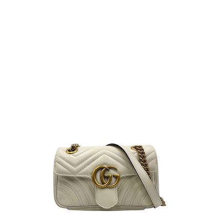 front Borsa Gucci Marmont in pelle bianca con parti metalliche dorate; munita di una tracolla in catena con spallaccio in pelle. Full set, di lusso, originale, ottime condizioni. 