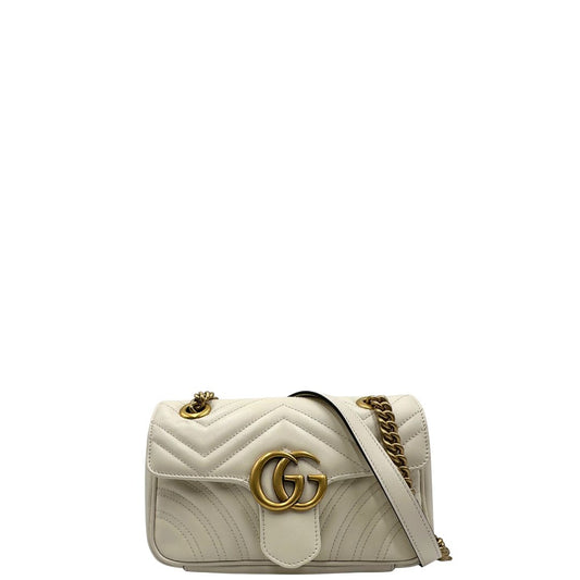 front Borsa Gucci Marmont in pelle bianca con parti metalliche dorate; munita di una tracolla in catena con spallaccio in pelle. Full set, di lusso, originale, ottime condizioni. 