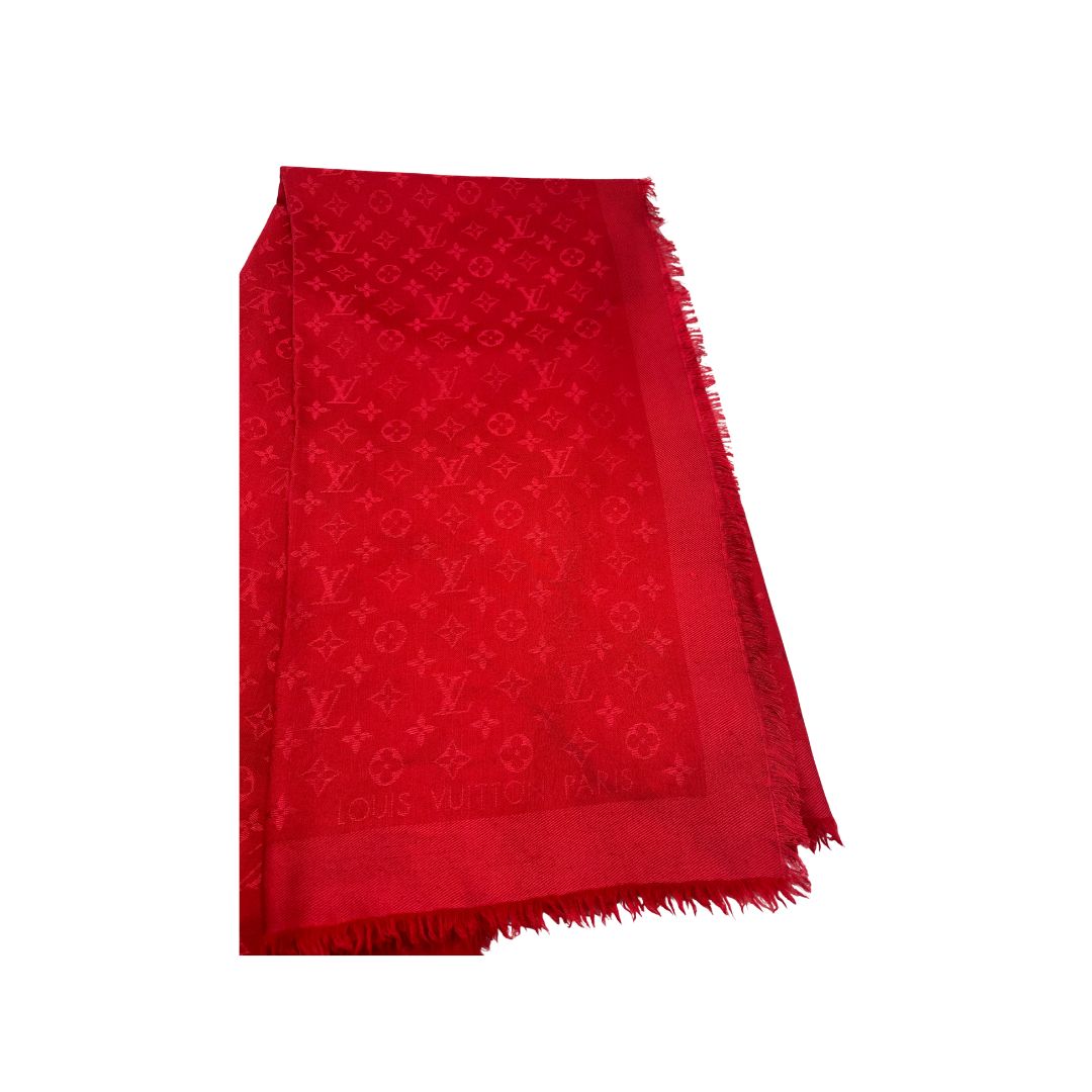 Sciarpa Louis Vuitton rossa monogram con bordi sfrangiati in 55% lana e 45% seta. Completa di scatola, di lusso, originale, ottime condizoni.