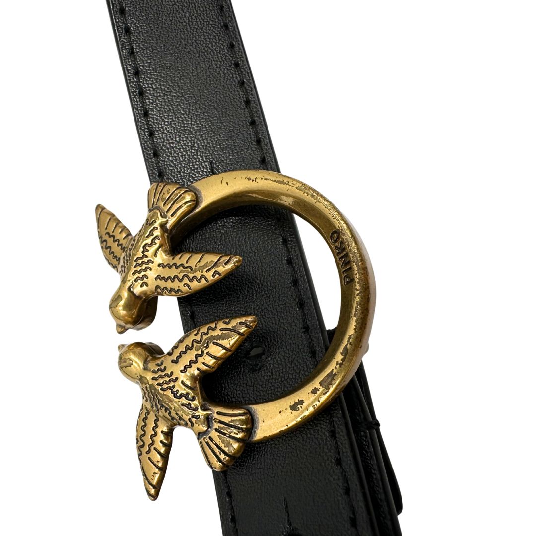 Cintura Pinko in pelle nera con dettaglio metallico dorato Love Birds sul front, di lusso, usata, originale.