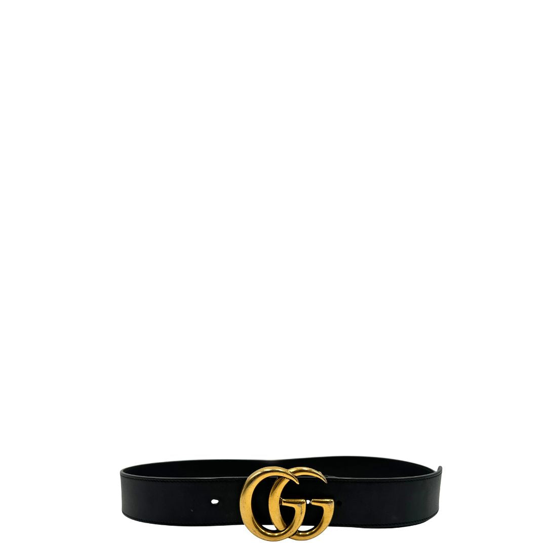 Cintura Gucci in pelle nera con parti metalliche dorate. Completa di dustbag, di lusso, originale, buone condizioni, usata