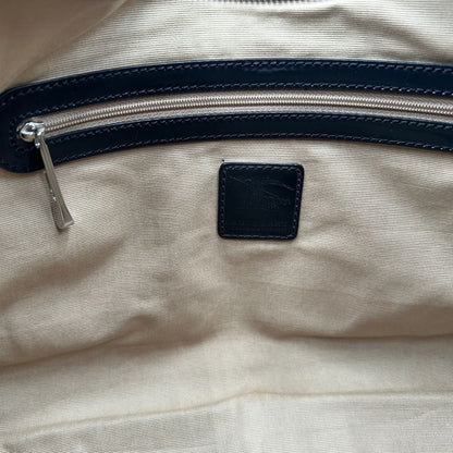 interno Borsa Burberry in canvas beige tartan con finiture in pelle nera lucida e parti metalliche effetto argentate. Munita di un manico singolo. Completa di dustbag, di lusso, originale, usata. 