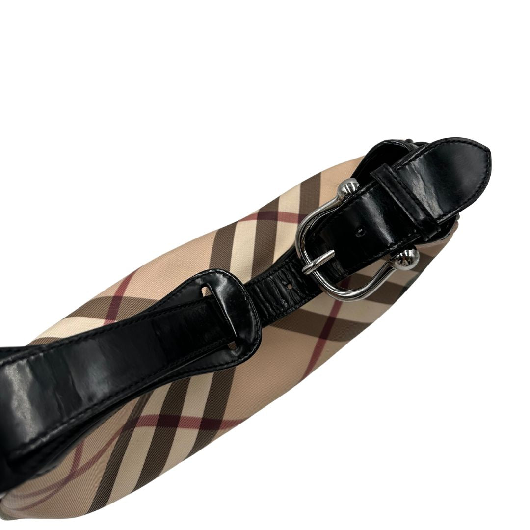 manico Borsa Burberry in canvas beige tartan con finiture in pelle nera lucida e parti metalliche effetto argentate. Munita di un manico singolo. Completa di dustbag, di lusso, originale, usata. 