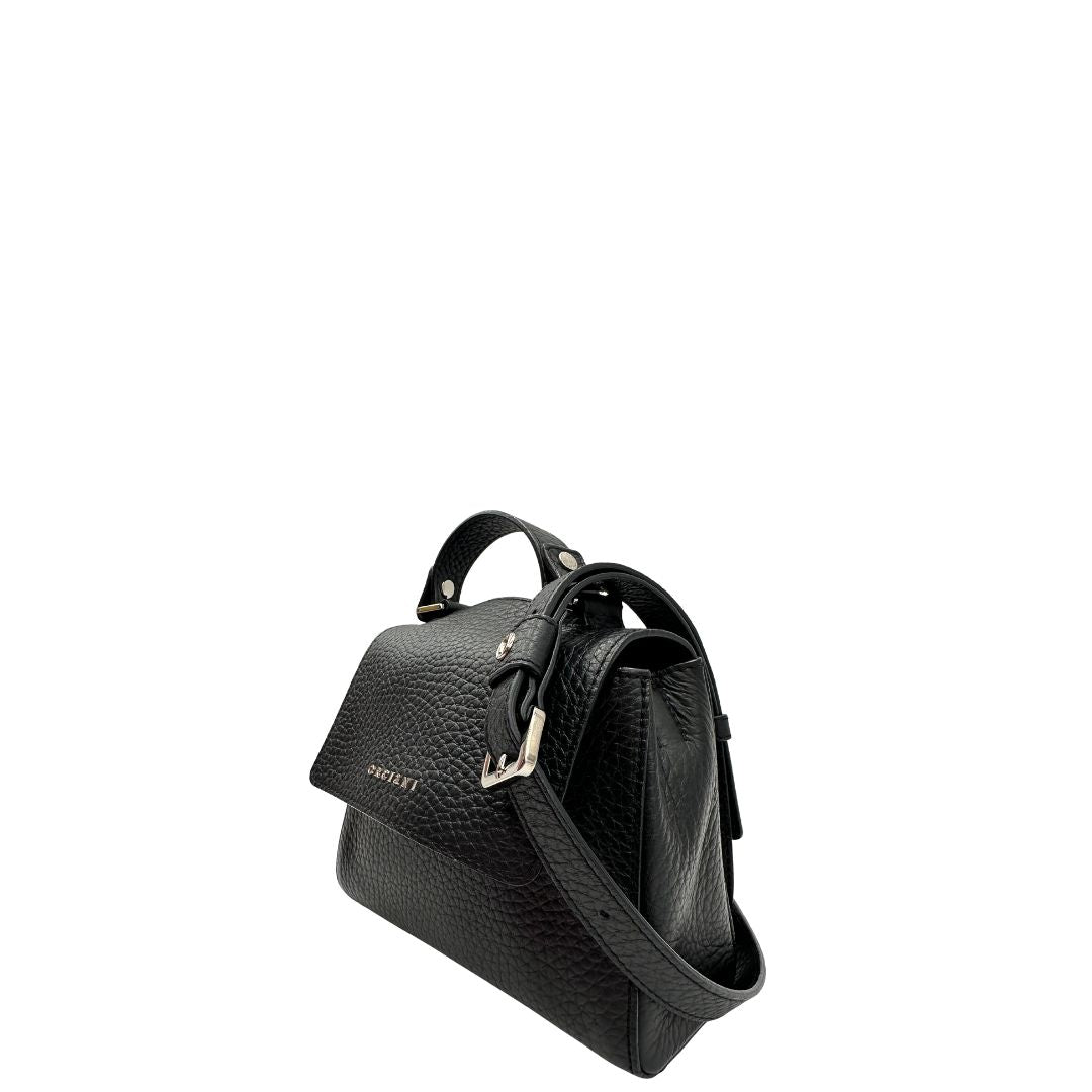 lato Borsa Orciani in pelle martellata nera con parti metalliche argentate; munita di un manico singolo e una tracolla amovibile e regolabile. Completa di dustbag, di lusso, usata, originale. 