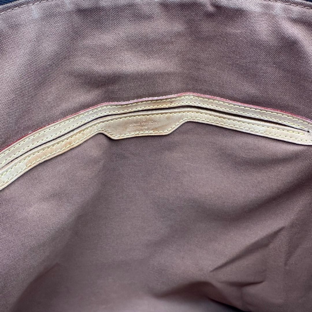 interno Borsa Palermo GM Louis Vuitton in canvas marrone monogram con finiture in vacchetta naturale e parti metalliche dorate; munita di doppi manici, indossabile a spalla. Completa di dustbag, di lusso, originale, ottime condizioni, usata. 