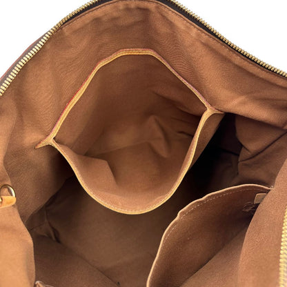 interno Borsa Palermo GM Louis Vuitton in canvas marrone monogram con finiture in vacchetta naturale e parti metalliche dorate; munita di doppi manici, indossabile a spalla. Completa di dustbag, di lusso, originale, ottime condizioni, usata. 