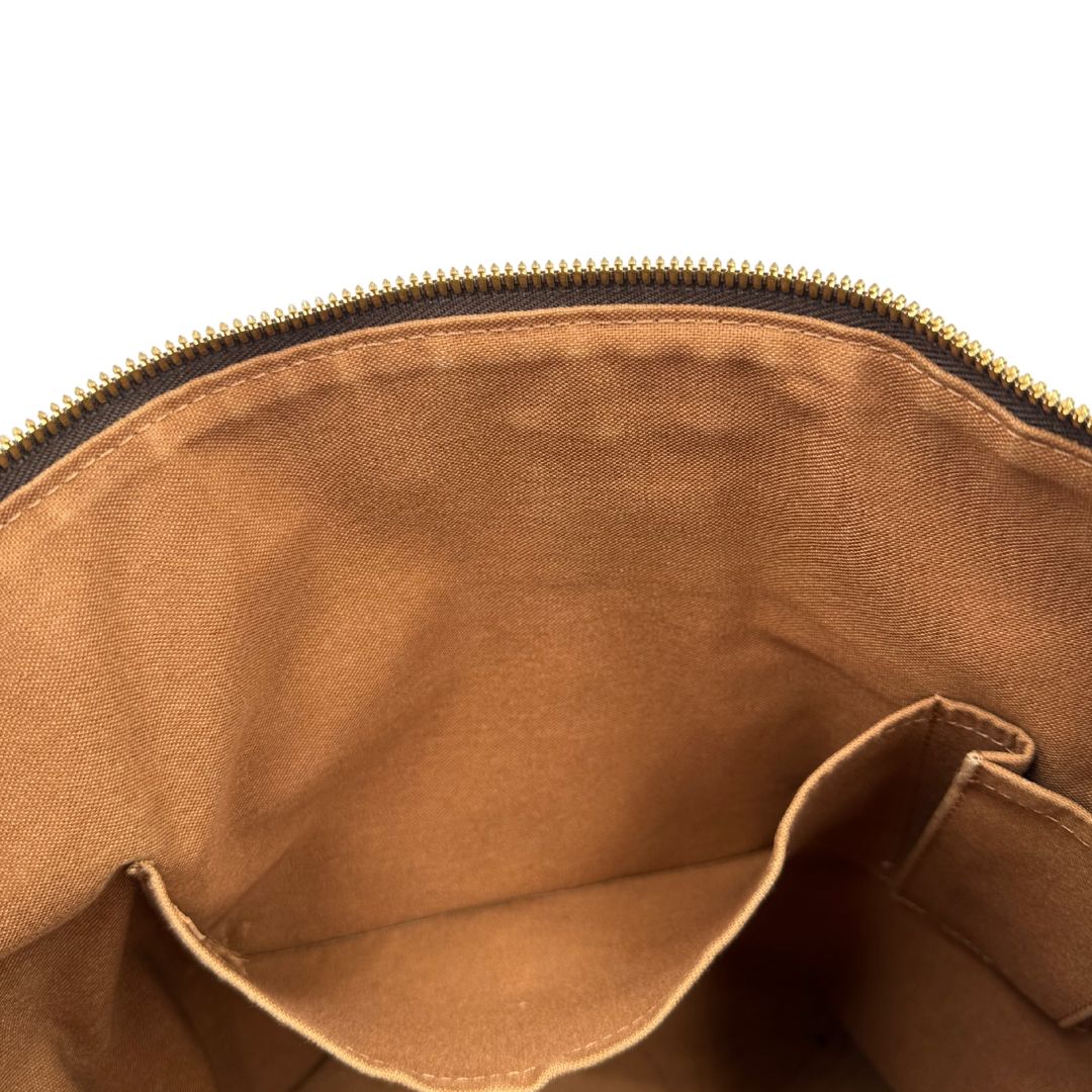 interno Borsa Palermo GM Louis Vuitton in canvas marrone monogram con finiture in vacchetta naturale e parti metalliche dorate; munita di doppi manici, indossabile a spalla. Completa di dustbag, di lusso, originale, ottime condizioni, usata. 