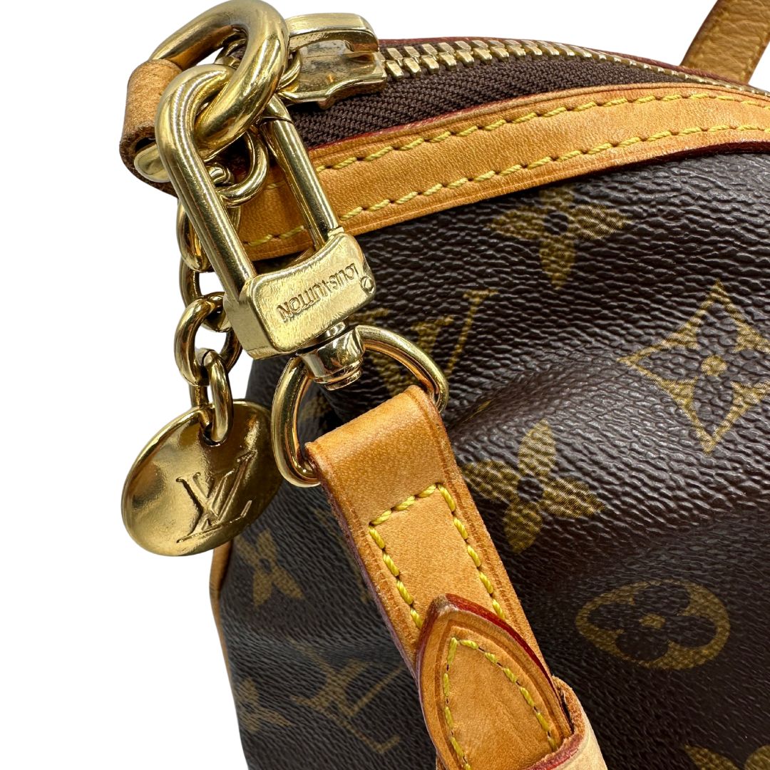 Borsa Palermo GM Louis Vuitton in canvas marrone monogram con finiture in vacchetta naturale e parti metalliche dorate; munita di doppi manici, indossabile a spalla. Completa di dustbag, di lusso, originale, ottime condizioni, usata. 