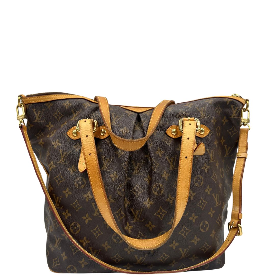 retro Borsa Palermo GM Louis Vuitton in canvas marrone monogram con finiture in vacchetta naturale e parti metalliche dorate; munita di doppi manici, indossabile a spalla. Completa di dustbag, di lusso, originale, ottime condizioni, usata. 