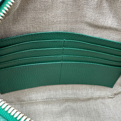 interno  Borsa Gucci in tessuto GG beige con finiture in pelle verdi e parti metalliche dorate; munita di una tracolla regolabile. Full set, di lusso, originale, ottime condizioni. 