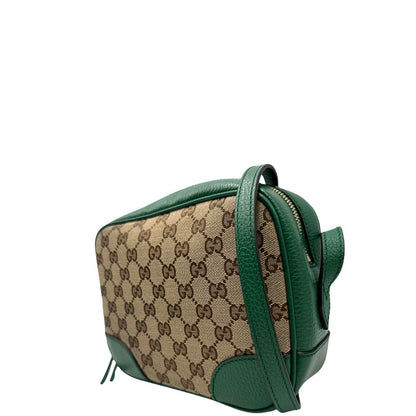 lato  Borsa Gucci in tessuto GG beige con finiture in pelle verdi e parti metalliche dorate; munita di una tracolla regolabile. Full set, di lusso, originale, ottime condizioni. 