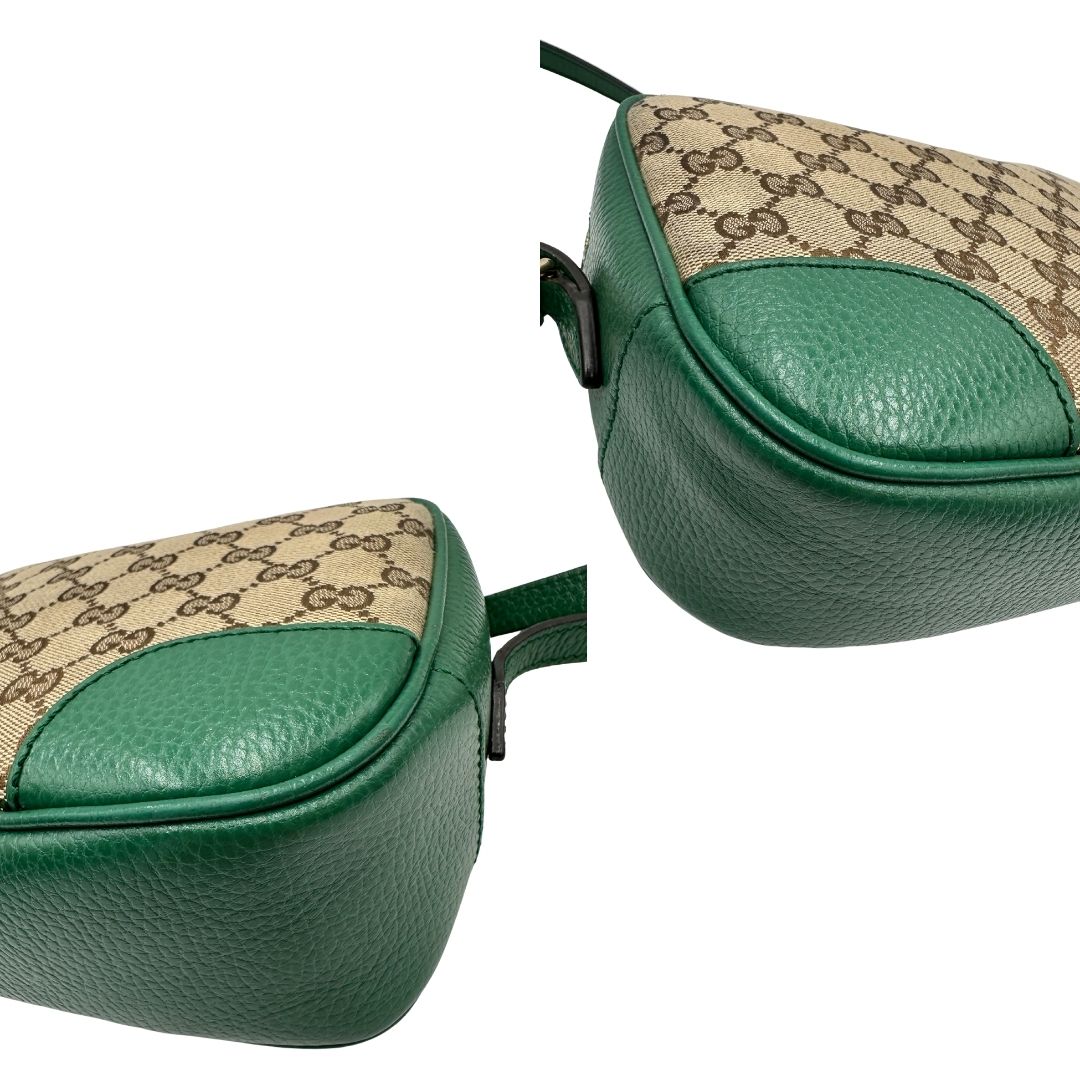 angoli  Borsa Gucci in tessuto GG beige con finiture in pelle verdi e parti metalliche dorate; munita di una tracolla regolabile. Full set, di lusso, originale, ottime condizioni. 