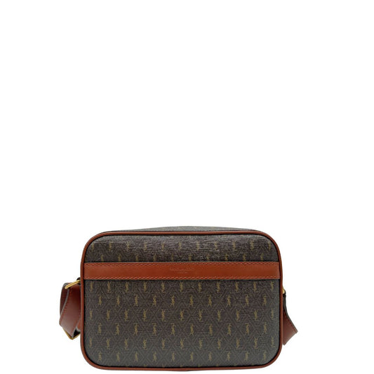 Front di una Borsa Yve Saint Laurent in canvas marrone monogram con parti metalliche dorate e finiture in pelle color cognac; munita di una tracolla leggermente regolabile. Completa di dustbag. Originale, usata, di lusso, in condizioni eccellenti.