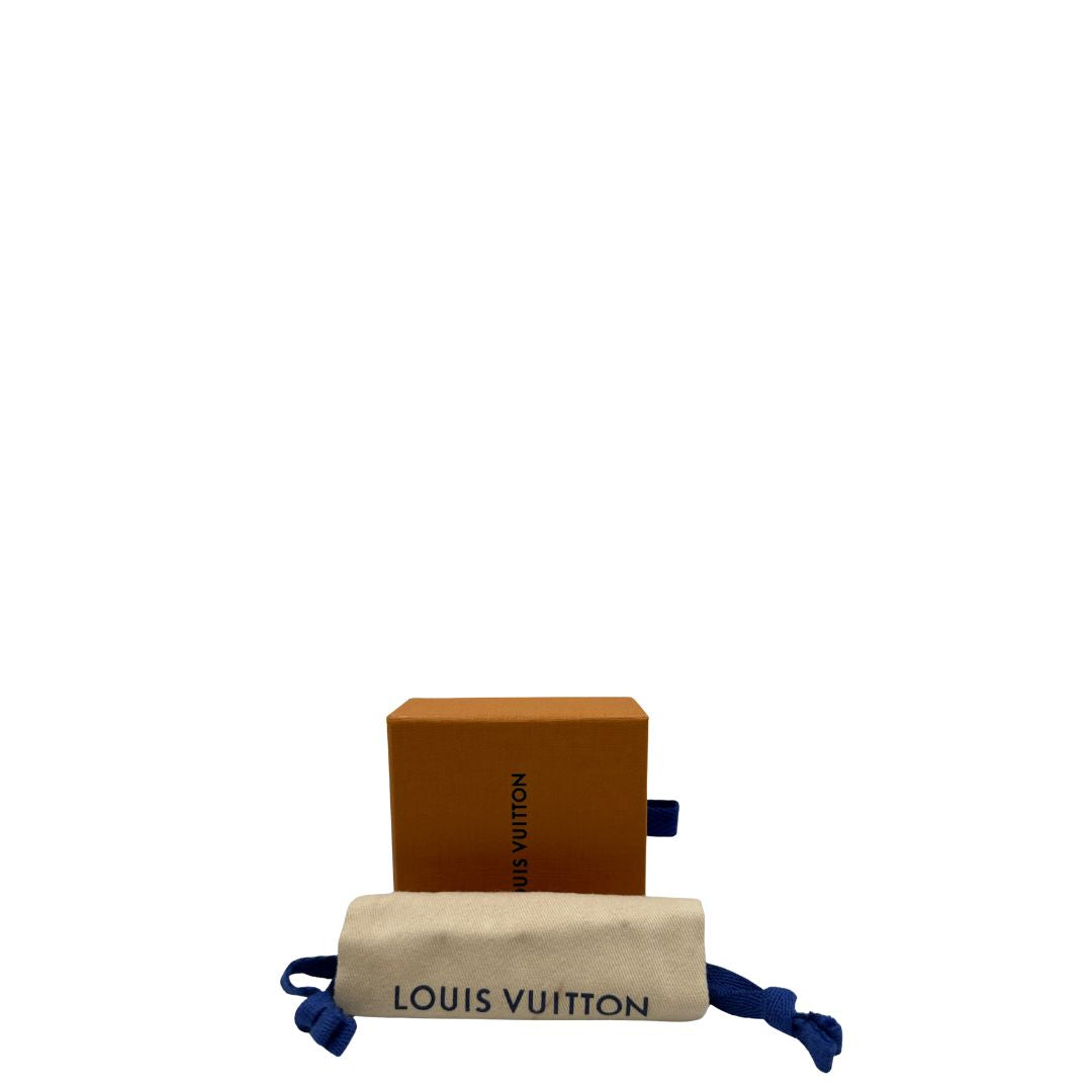 Charm Louis Vuitton in metallo dorato. Completo di scatola e sacchetto antipolvere, di lusso, usato, originale. 