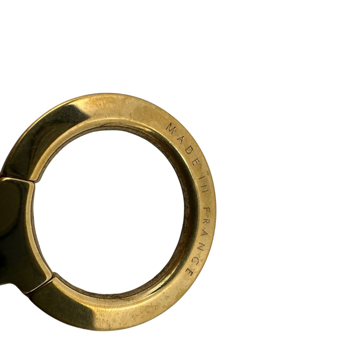 Charm Louis Vuitton in metallo dorato. Completo di scatola e sacchetto antipolvere, di lusso, usato, originale. 