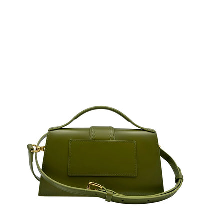 retro Borsa Jacquemus in pelle verde oliva con parti metalliche dorate, munita di una tracolla regolabile e amovibile e un manico singolo. Completa di dustbag e cartellino, di lusso, originale, eccellenti condizioni, usata. 