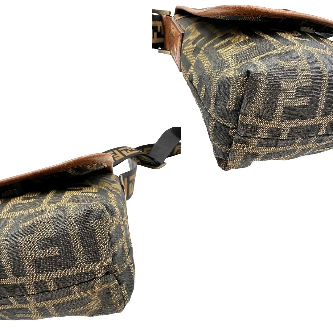 angoli Borsa Fendi in tessuto color tabacco trama Zucca con finiture in pelle marroni; munita di una tracolla regolabile, di lusso, originale, ottime condizioni. 