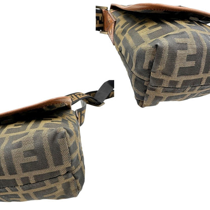 angoli Borsa Fendi in tessuto color tabacco trama Zucca con finiture in pelle marroni; munita di una tracolla regolabile, di lusso, originale, ottime condizioni. 