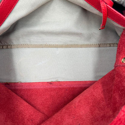 interno Borsa Zanellato in pelle martellata rossa con parti metalliche dorate; munita di un manico singolo e una tracolla amovibile e regolabile. Completa di dustbag, di lusso, originale, ottime condizioni, usata. 