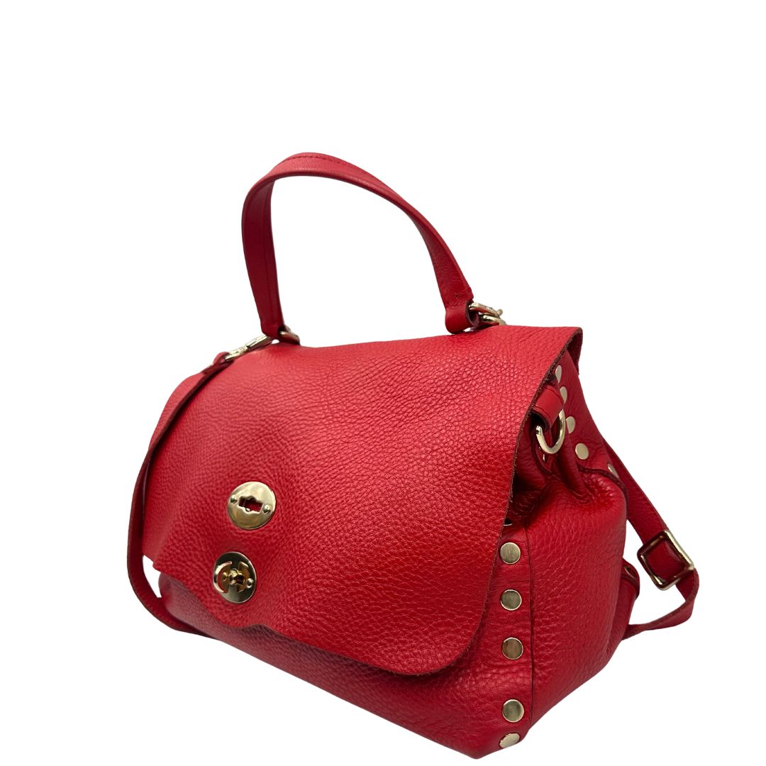 lato Borsa Zanellato in pelle martellata rossa con parti metalliche dorate; munita di un manico singolo e una tracolla amovibile e regolabile. Completa di dustbag, di lusso, originale, ottime condizioni, usata. 