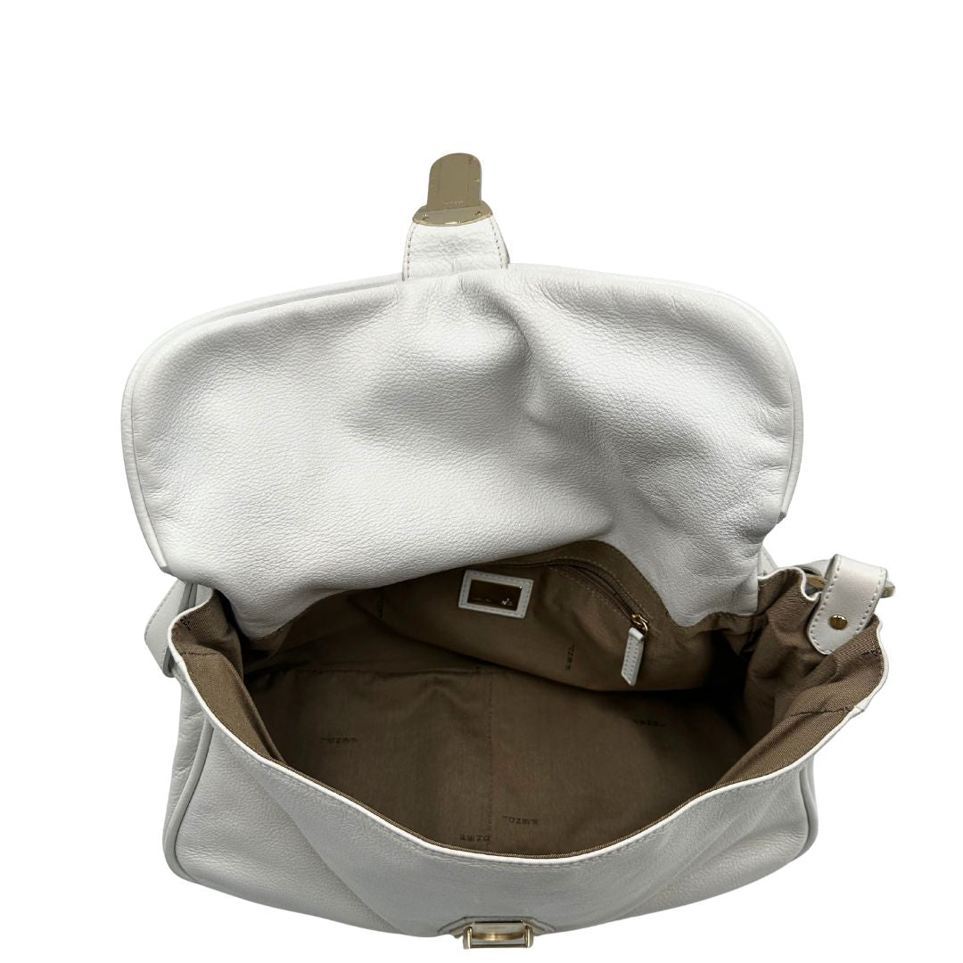 interno Borsa Fendi in pelle bianca con parti metalliche dorate; munita di una tracolla regolabile e amovibile e un manico singolo, di lusso, originale, ottime condizioni. 