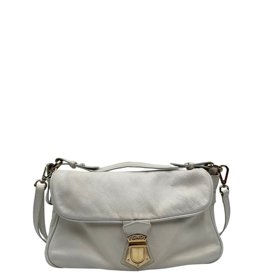 front Borsa Fendi in pelle bianca con parti metalliche dorate; munita di una tracolla regolabile e amovibile e un manico singolo, di lusso, originale, ottime condizioni. 