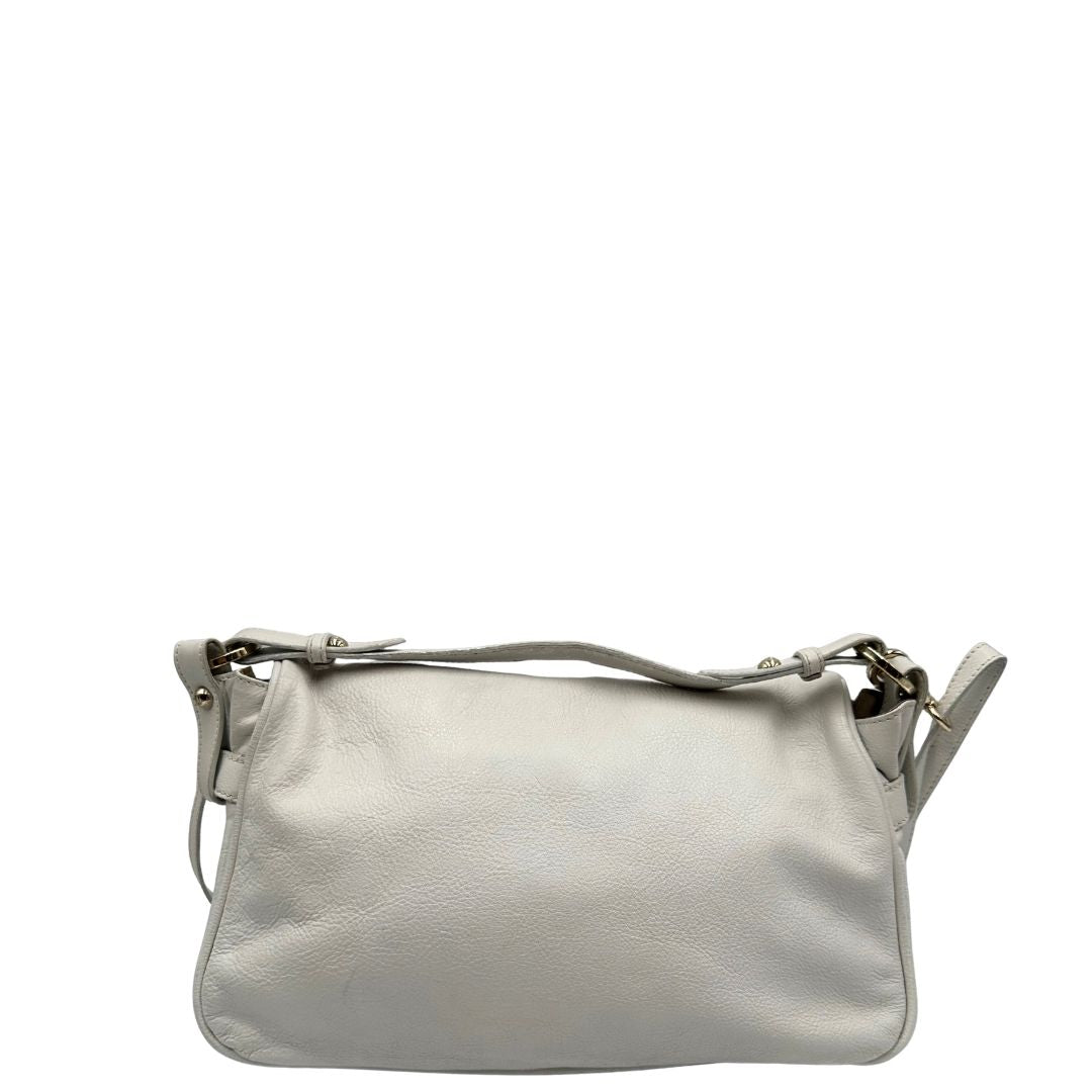retro Borsa Fendi in pelle bianca con parti metalliche dorate; munita di una tracolla regolabile e amovibile e un manico singolo, di lusso, originale, ottime condizioni. 