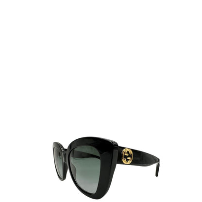 Occhiali da sole Gucci in acetato nero rifiniti con doppie G in metallo dorato sulle asticelle. Completi di custodia e sacchetto protettivo, di lusso, originali, ottime condizioni.