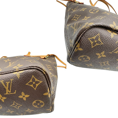 angoli Borsa Louis Vuitton in canvas marrone monogram con finiture in vacchetta naturale e parti metalliche dorate; munita di doppi manici, indossabile a spalla. Full set, di lusso, originale, ottime condizioni. 
