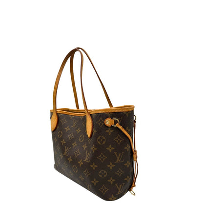 lato Borsa Louis Vuitton in canvas marrone monogram con finiture in vacchetta naturale e parti metalliche dorate; munita di doppi manici, indossabile a spalla. Full set, di lusso, originale, ottime condizioni. 