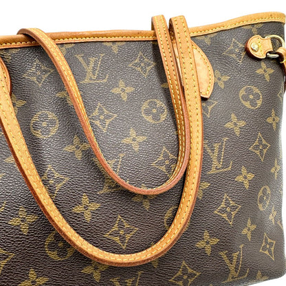 manici Borsa Louis Vuitton in canvas marrone monogram con finiture in vacchetta naturale e parti metalliche dorate; munita di doppi manici, indossabile a spalla. Full set, di lusso, originale, ottime condizioni. 