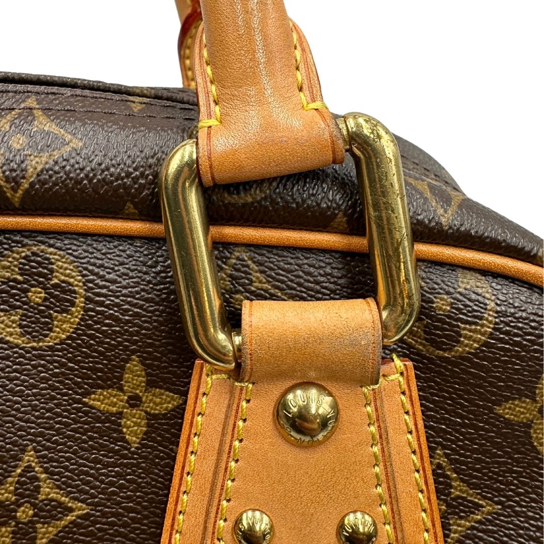 metalleria della Borsa Louis Vuitton in canvas marrone monogram con finiture in vacchetta naturale e parti metalliche dorate; munita di doppi manici. Indossabile a mano, di lusso, originale, ottime condizioni. 