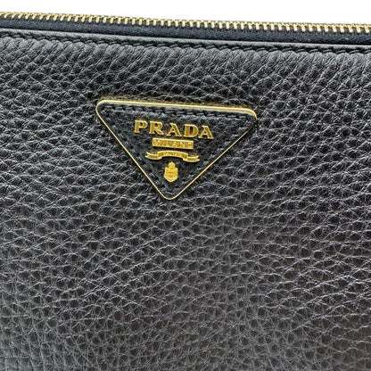 logo prada 