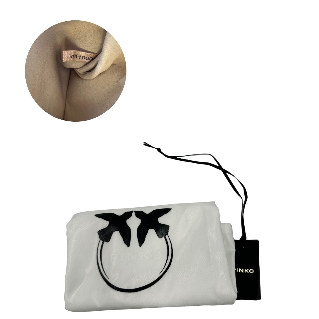 Borsa Pinko in pelle matelassè bianco panna con parti metalliche tono su tono; munita di una tracolla in catena scorrevole con spallaccio in pelle. Completa di dustbag e cartellini, di lusso, originale, ottime condizioni.