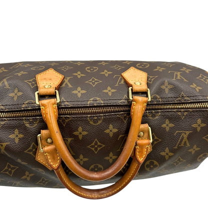 manici Borsa Louis Vuitton in canvas monogram marrone con parti metalliche dorate; munita di doppi manici stondati, da portare a mano. Completa di dustbag, lucchetto e chiavi, di lusso, usato, ottime condizioni. 
