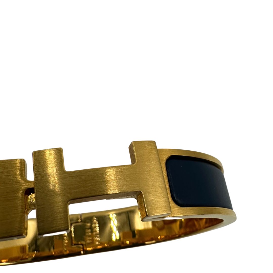 Bracciale Hèrmes in metallo dorato con smalto opaco blu. Completo di corredo, di lusso, originale, ottime condizioni. 
