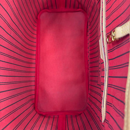 interno Borsa Louis Vuitton Neverfull MM in canvas marrone monogram con finiture in vacchetta naturale e parti metalliche dorate; munita di doppi manici e una pochette estraibile. Indossabile a spalla. Completa di dustbag, di lusso, originale, ottime condizioni. 