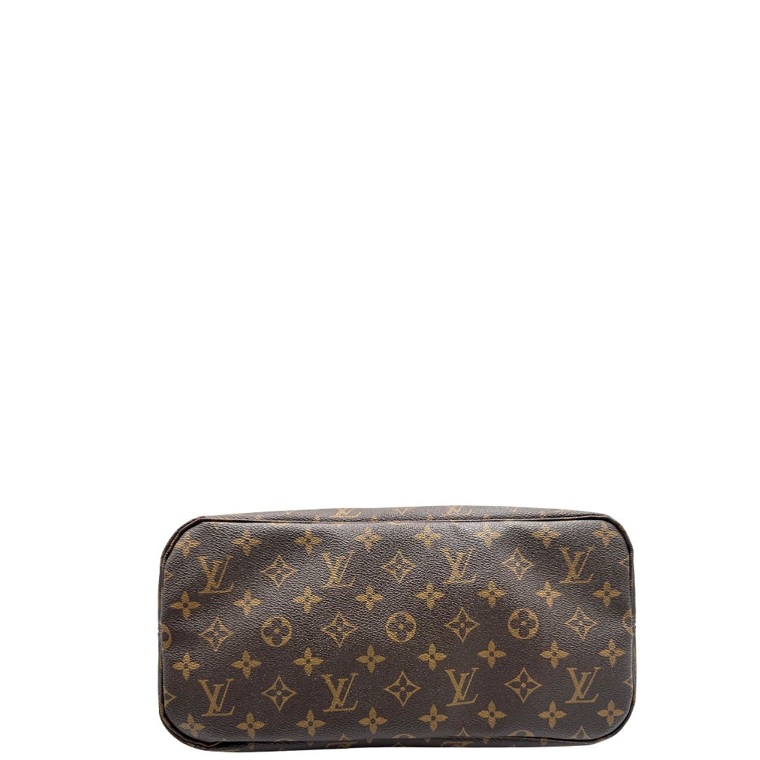 base Borsa Louis Vuitton Neverfull MM in canvas marrone monogram con finiture in vacchetta naturale e parti metalliche dorate; munita di doppi manici e una pochette estraibile. Indossabile a spalla. Completa di dustbag, di lusso, originale, ottime condizioni. 