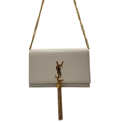 front Wallet On Chain Saint Laurent in pelle bianco ice con parti metalliche dorate e nappa decorativa in catena. Indossabile a tracolla. Full set, di lusso, originale, ottime condizioni. 
