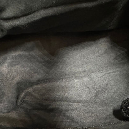 interno Borsa Balenciaga in pelle crinkled nera con parti metalliche dorate; munita di doppi manici stondati con trama a intreccio e una tracolla amovibile e regolabile. Completa di dustbag, di lusso, originale, ottime condizioni 