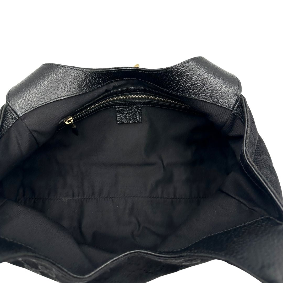 interno Borsa Gucci in tessuto GG nero con finiture in pelle tono su tono e parti metalliche dorate; munita di doppi manici stondati. Completa di dustbag, di lusso, originale, ottime condizioni. 