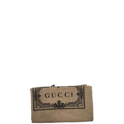dustbag Borsone Gucci in canvas beige GG con finiture in pelle marroni e parti metalliche color oro anticato; impreziosito da iconica striscia Web rossa e verde; munito di doppi manici stondati e una tracolla amovibile regolabile in tessuto. Completo di dustbag, lucchetto e chiavi, di lusso, originale, ottime condizioni. 